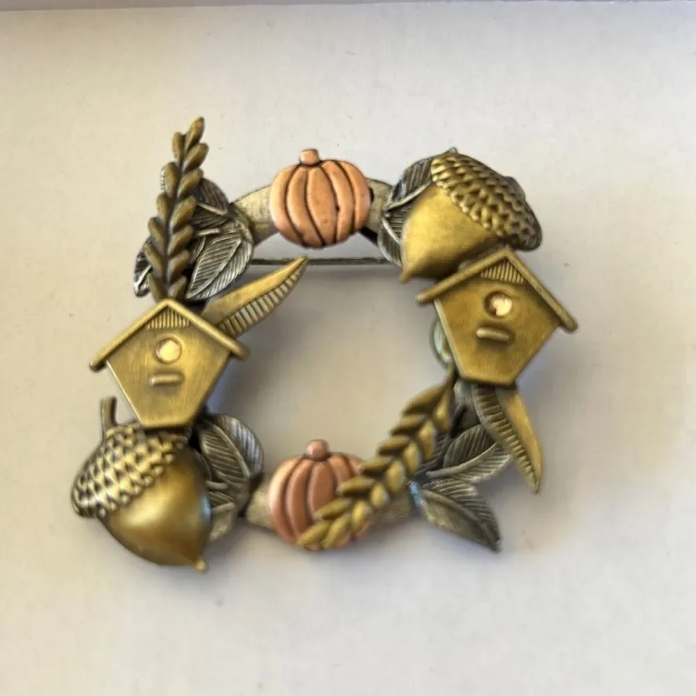 Fall-Themed Tri-Colored Wreath Brooch